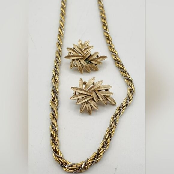 Set of Trifari Jewelry Necklace & Earrings Goldtone Silvertone 24" - Picture 1 of 4